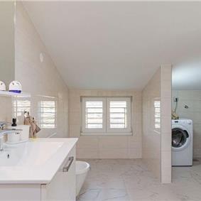 6 bedroom villa with pool near Pula, sleeps 12